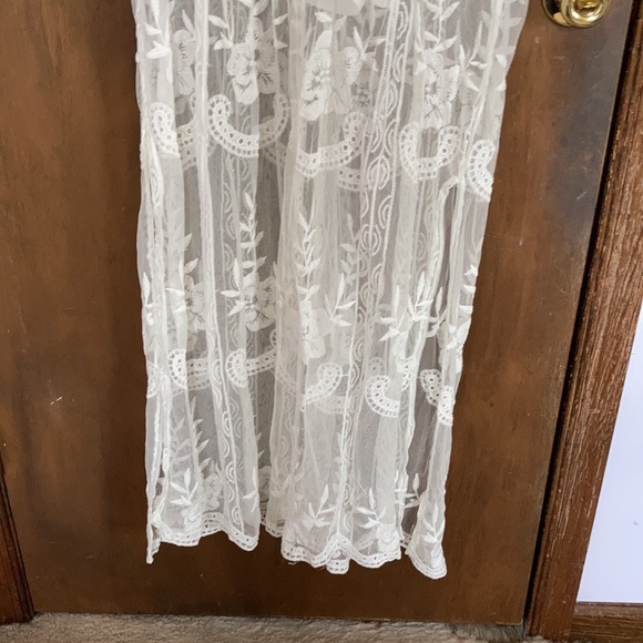 Relisted Pol white floral embroidered sheer material over romper boho size s/m - Picture 5 of 17